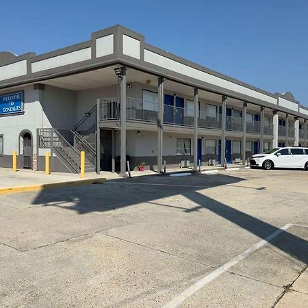 Days Inn By Wyndham Gonzales Exterior photo