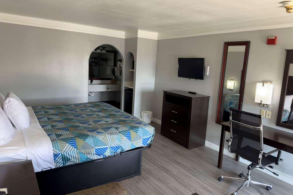 Days Inn By Wyndham Gonzales Room photo