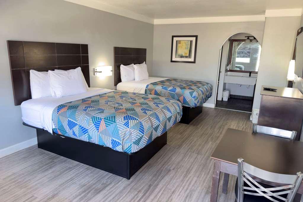 Days Inn By Wyndham Gonzales Room photo