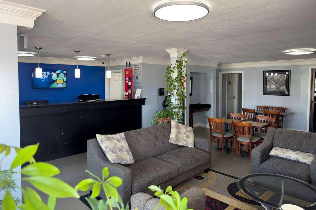 Days Inn By Wyndham Gonzales Interior photo