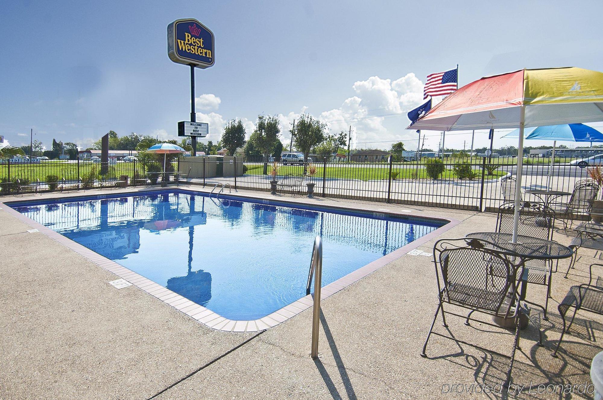 Days Inn By Wyndham Gonzales Exterior photo