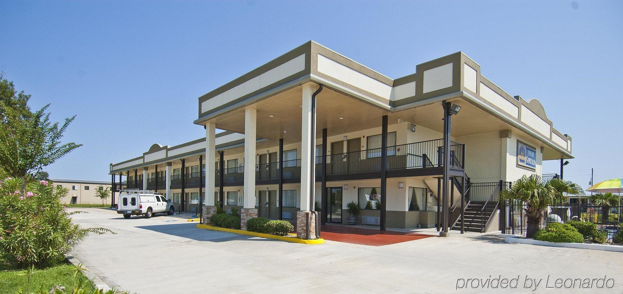Days Inn By Wyndham Gonzales Exterior photo