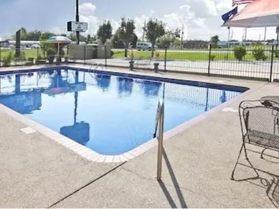 Days Inn By Wyndham Gonzales Exterior photo
